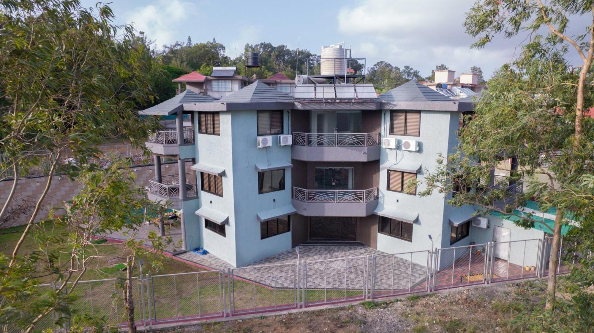 Magnum Villa Панчгані Екстер'єр фото